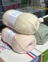 Load image into Gallery viewer, Really Rosie Yarn | Isadora Popper