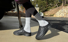 Load image into Gallery viewer, WOMEN&#39;S OOCOOZIE THERMO MULE 5276 | OOFOS