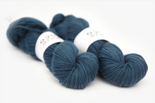 Load image into Gallery viewer, Merino Worsted Yarn | Hue Loco