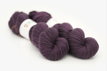 Load image into Gallery viewer, Merino Worsted Yarn | Hue Loco