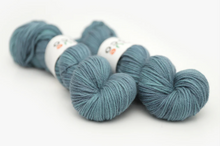 Load image into Gallery viewer, Merino Worsted Yarn | Hue Loco