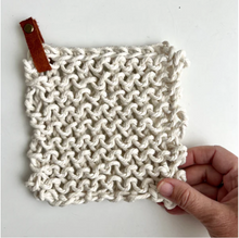 Load image into Gallery viewer, Pauly Flax Potholders Kit (Makes 2) | Flax &amp; Twine