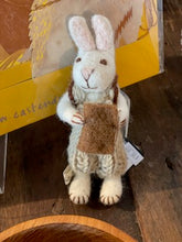 Load image into Gallery viewer, Felt Bunnies &amp; Sheep | En Gry &amp; Sif