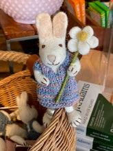 Load image into Gallery viewer, Felt Bunnies &amp; Sheep | En Gry &amp; Sif