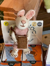 Load image into Gallery viewer, Felt Bunnies &amp; Sheep | En Gry &amp; Sif